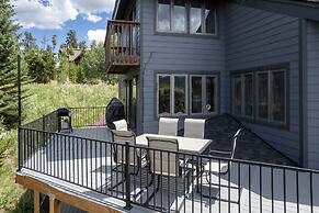 Wapiti 4 Bedroom Duplex by RedAwning