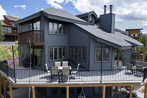 Wapiti 4 Bedroom Duplex by RedAwning