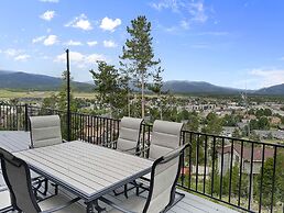 Wapiti 4 Bedroom Duplex by RedAwning