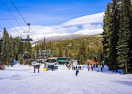 Wapiti 4 Bedroom Duplex by RedAwning