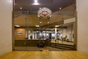 Wapiti 4 Bedroom Duplex by RedAwning