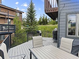 Wapiti 4 Bedroom Duplex by RedAwning