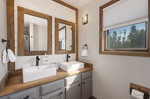 Wapiti 4 Bedroom Duplex by RedAwning