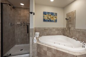 Wapiti 4 Bedroom Duplex by RedAwning