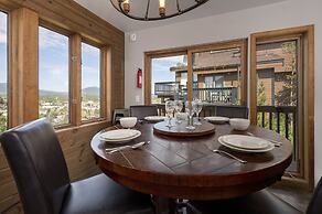 Wapiti 4 Bedroom Duplex by RedAwning