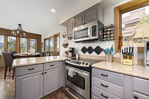 Wapiti 4 Bedroom Duplex by RedAwning