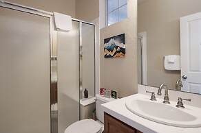 Peak View Drive 3 Bedroom Townhouse by RedAwning