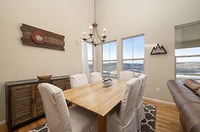 Peak View Drive 3 Bedroom Townhouse by RedAwning