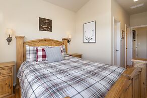 Peak View Drive 3 Bedroom Townhouse by RedAwning