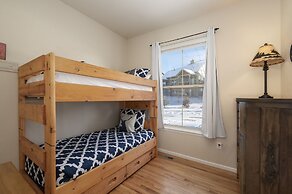 Peak View Drive 3 Bedroom Townhouse by RedAwning