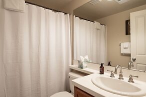 Peak View Drive 3 Bedroom Townhouse by RedAwning