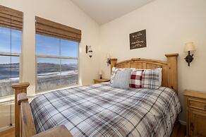 Peak View Drive 3 Bedroom Townhouse by RedAwning