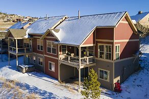 Peak View Drive 3 Bedroom Townhouse by RedAwning