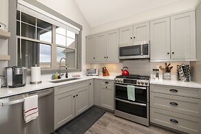 Eagle Ridge 3 Bedroom Townhouse by RedAwning