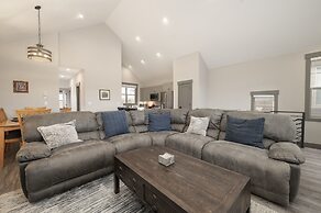 Eagle Ridge 3 Bedroom Townhouse by RedAwning