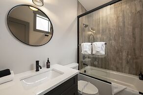 Eagle Ridge 3 Bedroom Townhouse by RedAwning