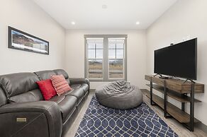 Eagle Ridge 3 Bedroom Townhouse by RedAwning