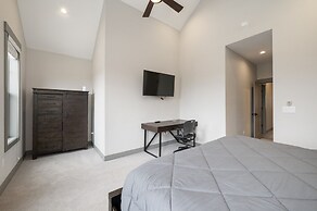 Eagle Ridge 3 Bedroom Townhouse by RedAwning