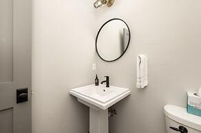 Eagle Ridge 3 Bedroom Townhouse by RedAwning