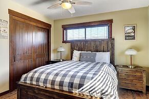 Indian Trail Cabin 5 Bedroom Cabin by RedAwning