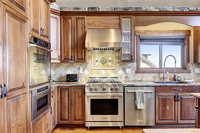 Indian Trail Cabin 5 Bedroom Cabin by RedAwning