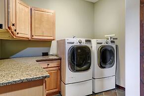 Indian Trail Cabin 5 Bedroom Cabin by RedAwning