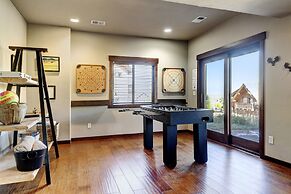 Indian Trail Cabin 5 Bedroom Cabin by RedAwning