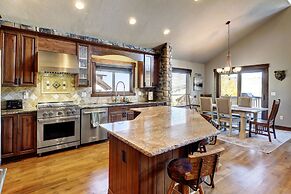 Indian Trail Cabin 5 Bedroom Cabin by RedAwning