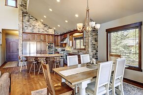 Indian Trail Cabin 5 Bedroom Cabin by RedAwning