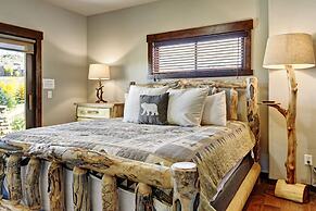 Indian Trail Cabin 5 Bedroom Cabin by RedAwning