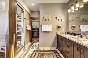 Indian Trail Cabin 5 Bedroom Cabin by RedAwning