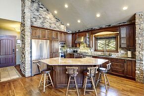 Indian Trail Cabin 5 Bedroom Cabin by RedAwning