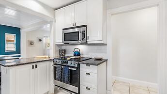 Kadima Kottage 2 Bedroom Home by RedAwning