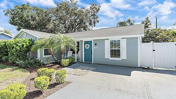 Kadima Kottage 2 Bedroom Home by RedAwning