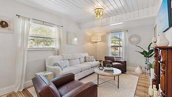 Kadima Kottage 2 Bedroom Home by RedAwning