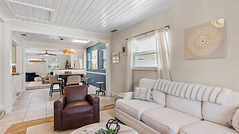 Kadima Kottage 2 Bedroom Home by RedAwning