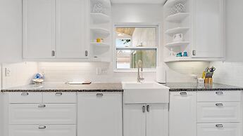 Kadima Kottage 2 Bedroom Home by RedAwning