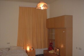 Room in Guest Room - Spending a Splendid, all Natural Time at a Mansio