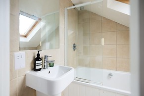 The Fulham Arms - Elegant 3bdr Flat With Terrace