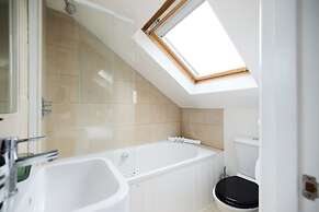 The Fulham Arms - Elegant 3bdr Flat With Terrace
