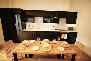 Berwick - Very High End - Sleeps 4 -By The Station