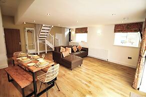 Berwick - Very High End - Sleeps 4 -By The Station