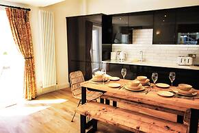 Berwick - Very High End - Sleeps 4 -By The Station