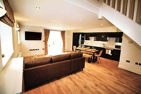 Berwick - Very High End - Sleeps 4 -By The Station