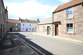 Berwick - Very High End - Sleeps 4 -By The Station