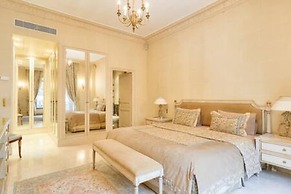 Royal Montaigne in Paris