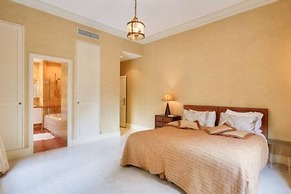 Royal Montaigne in Paris