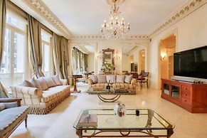 Royal Montaigne in Paris