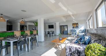 ANEW Hotel & Convention Centre OR Tambo