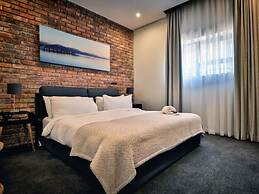 ANEW Hotel & Convention Centre OR Tambo